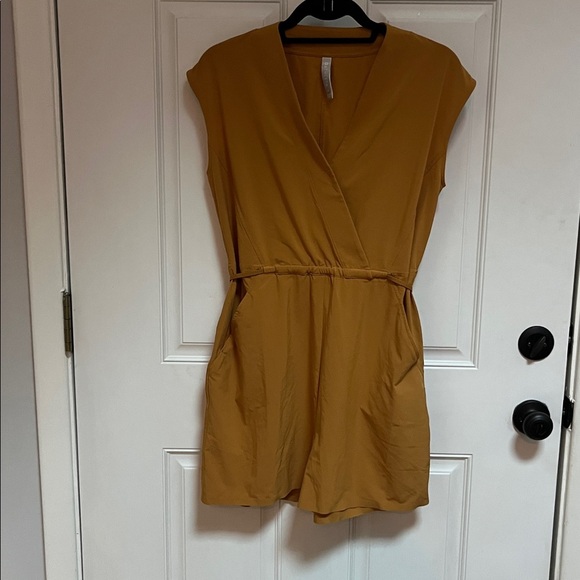 Athleta Marlow Romper Gold Yellow size XS - Picture 2 of 5